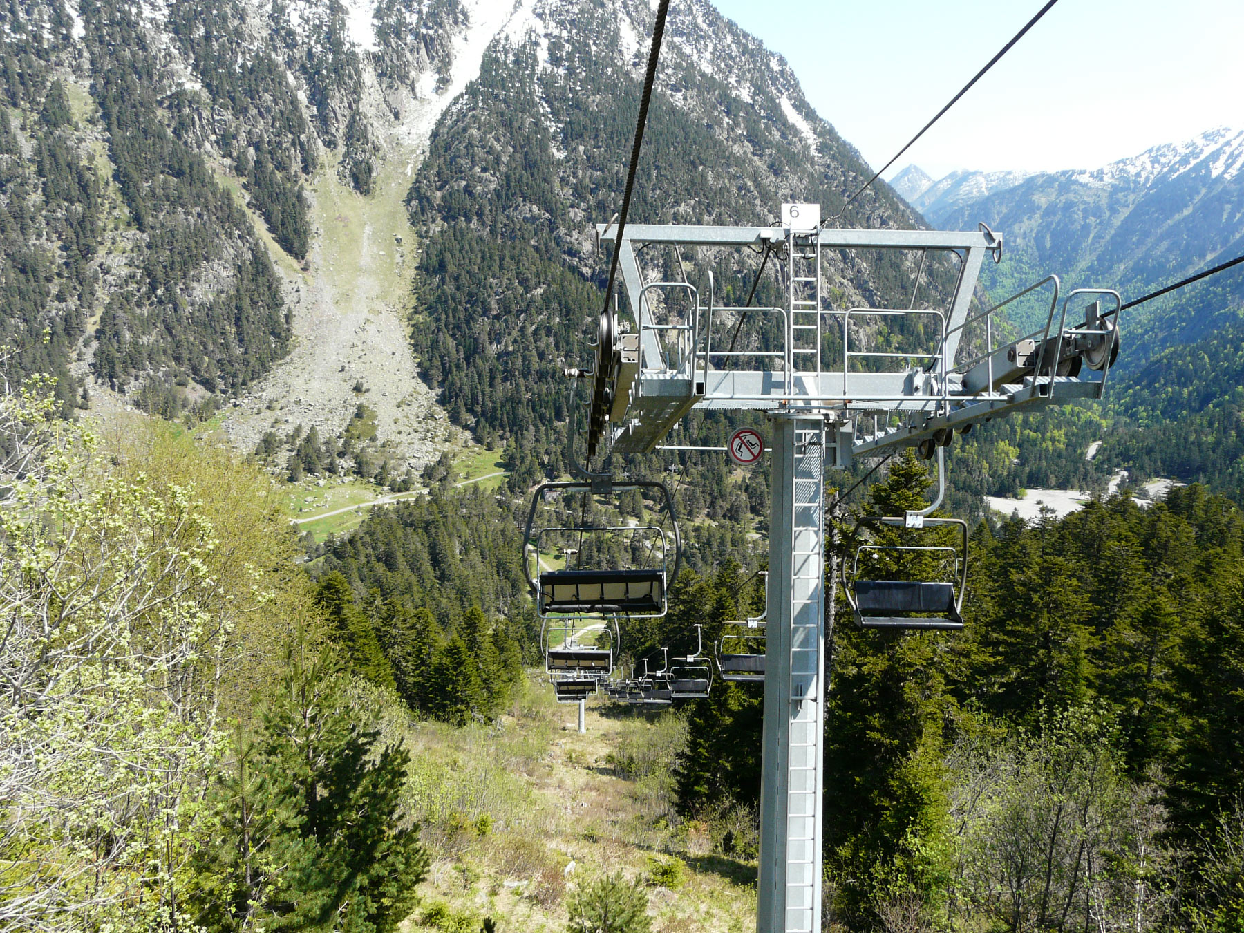 Cauterets (Photo license: CC BY-SA 3.0)